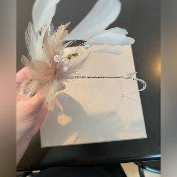 Crystal Flower Bridal Headband with pearls, rhinestones and feathers - Picture 10 of 11